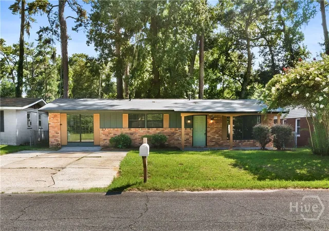 Photo 1 of Single family home for sale at 2217 Iris St, Savannah, GA 31406 | MLS# SA363106 | Listing updated on 2026-09-18