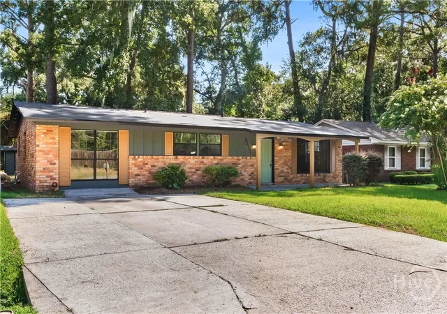 Photo 2 of Single family home for sale at 2217 Iris St, Savannah, GA 31406 | MLS# SA363106 | Listing updated on 2026-09-18