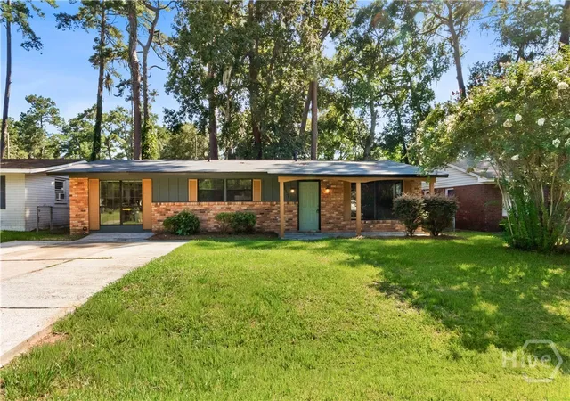 Photo 3 of Single family home for sale at 2217 Iris St, Savannah, GA 31406 | MLS# SA363106 | Listing updated on 2026-09-18
