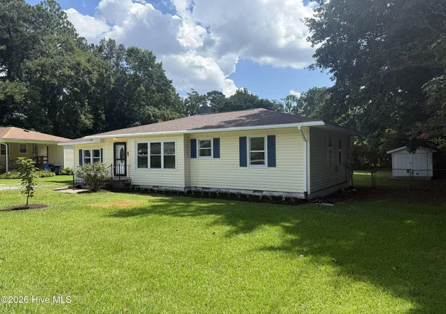 Photo 2 of Single family home for sale at 18 White Oak St, Jacksonville, NC 28540 | MLS# 100593767 | Listing updated on 2026-09-29