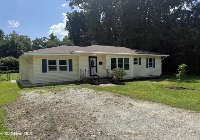 Photo 3 of Single family home for sale at 18 White Oak St, Jacksonville, NC 28540 | MLS# 100593767 | Listing updated on 2026-09-29