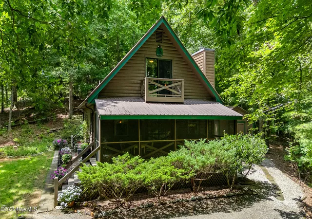 Photo 2 of Single family home for sale at 317 W Hills Dr, Murphy, NC 28906 | MLS# 100597352 | Listing updated on 2026-08-19