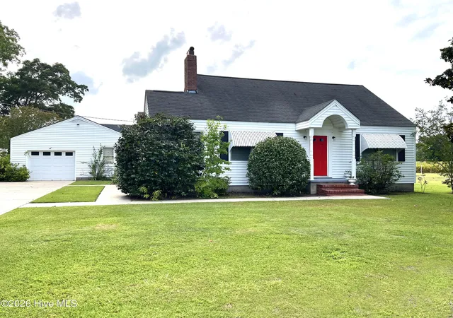 Photo 1 of Single family home for sale at 167 Lake Rd, Newport, NC 28570 | MLS# 100558538 | Listing updated on 2026-10-28