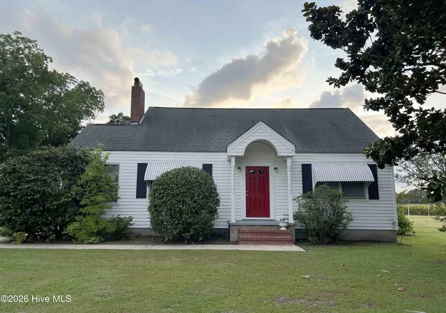 Photo 2 of Single family home for sale at 167 Lake Rd, Newport, NC 28570 | MLS# 100558538 | Listing updated on 2026-10-28