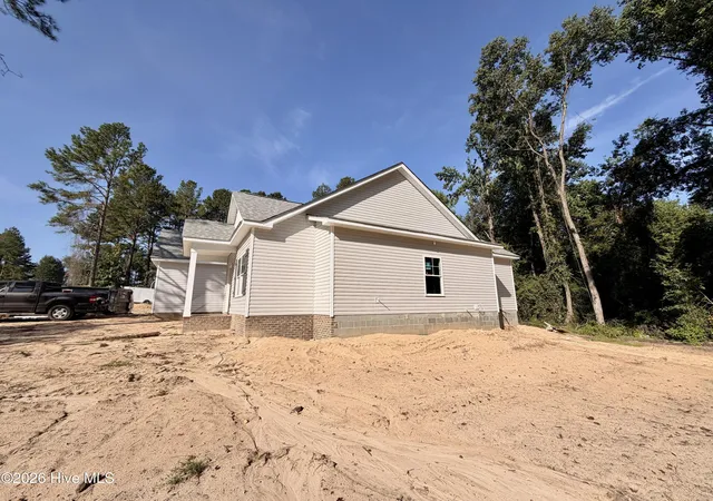 Photo 4 of Single family home for sale at 1702 Walnut Run Dr, Deep Run, NC 28525 | MLS# 100591362 | Listing updated on 2026-08-31