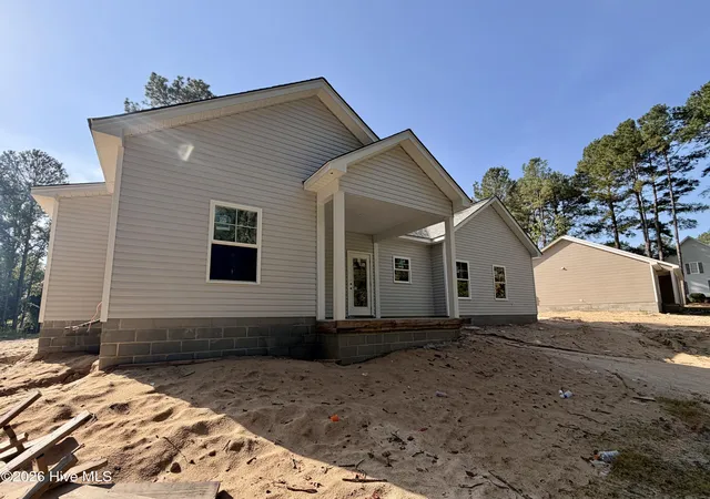Photo 5 of Single family home for sale at 1702 Walnut Run Dr, Deep Run, NC 28525 | MLS# 100591362 | Listing updated on 2026-08-31