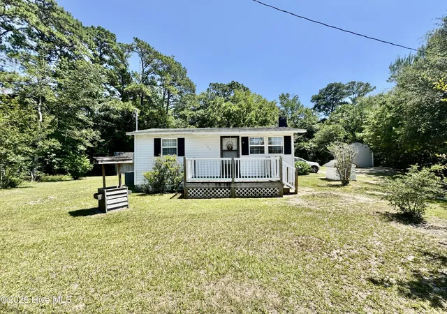 Photo 2 of Single family home for sale at 136 Floyd Pond Ln, Richlands, NC 28574 | MLS# 100592266 | Listing updated on 2026-09-14