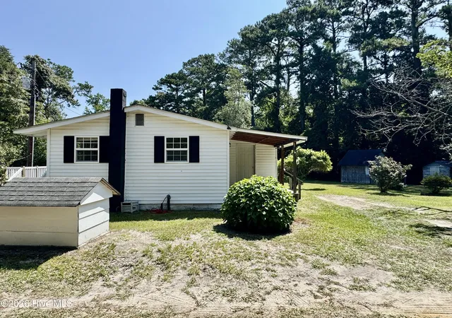 Photo 4 of Single family home for sale at 136 Floyd Pond Ln, Richlands, NC 28574 | MLS# 100592266 | Listing updated on 2026-09-14