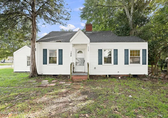 Photo 2 of Single family home for sale at 124 Sherwood Rd, Jacksonville, NC 28540 | MLS# 100599189 | Listing updated on 2026-09-29