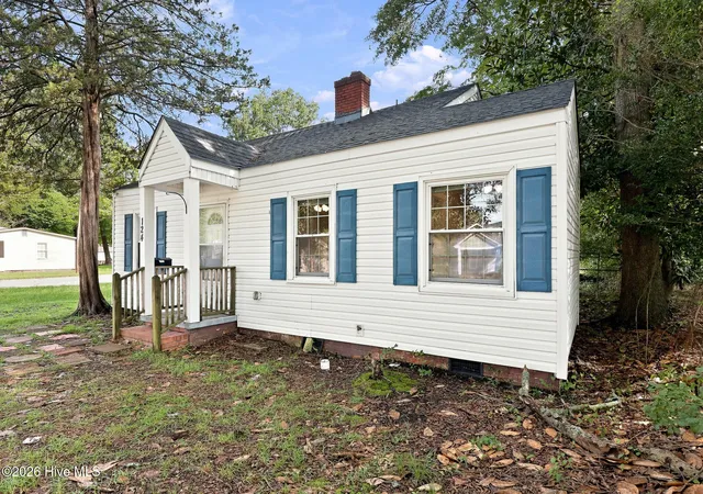 Photo 3 of Single family home for sale at 124 Sherwood Rd, Jacksonville, NC 28540 | MLS# 100599189 | Listing updated on 2026-09-29