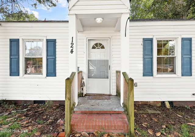 Photo 3 of Single family home for sale at 124 Sherwood Rd, Jacksonville, NC 28540 | MLS# 100599189 | Listing updated on 2026-09-29