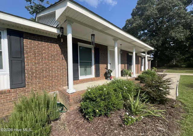 Photo 3 of Single family home for sale at 197 Hillcrest Dr, Elizabethtown, NC 28337 | MLS# 100592748 | Listing updated on 2026-10-01