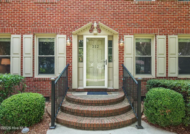 Photo 3 of Single family home for sale at 212 Dorchester Pl, Wilmington, NC 28412 | MLS# 100592199 | Listing updated on 2026-09-13