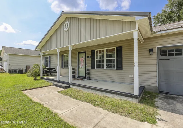 Photo 3 of Single family home for sale at 102 Turtle Crk Ct, Jacksonville, NC 28540 | MLS# 100597005 | Listing updated on 2026-09-30