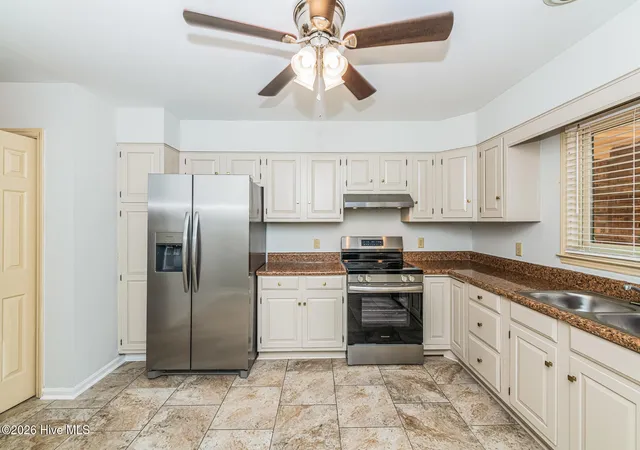 Photo 3 of Single family home for sale at 909 Satinwood Ct, Southern Pines, NC 28387 | MLS# 100598503 | Listing updated on 2026-09-08
