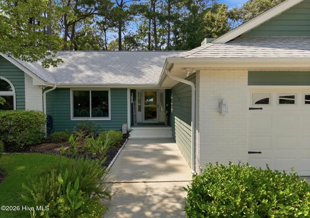 Photo 3 of Single family home for sale at 933 Green Pointe Dr, Sunset Beach, NC 28468 | MLS# 100591312 | Listing updated on 2026-09-18
