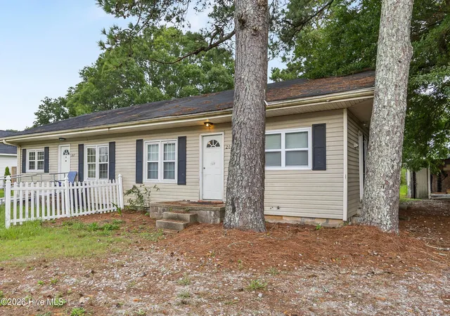 Photo 1 of Multi family home for sale at 207 W Bridgers St, Burgaw, NC 28425 | MLS# 100591864 | Listing updated on 2026-08-27