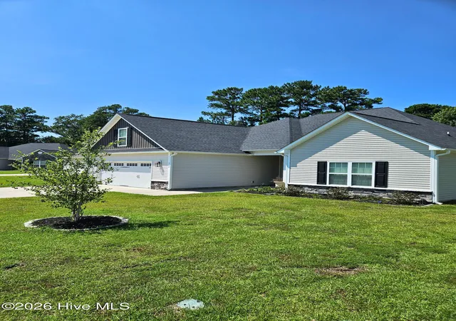 Photo 2 of Single family home for sale at 462 Water Wagon Trl, Jacksonville, NC 28546 | MLS# 100597405 | Listing updated on 2026-09-17