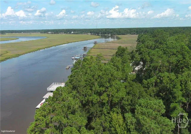 12th image of 63 Marshview Dr, Richmond Hill, GA 31324 | MLS# SA363352