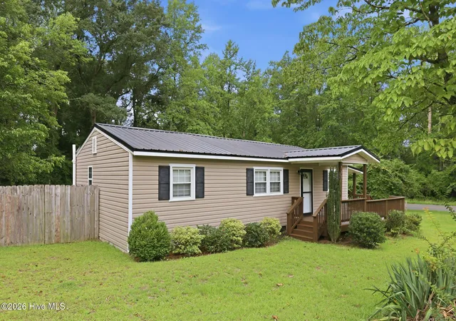 Photo 4 of Single family home for sale at 700 Harris St, Aberdeen, NC 28315 | MLS# 100599086 | Listing updated on 2026-08-29