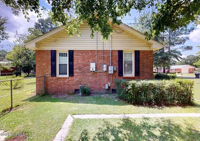 Photo 4 of Single family home for sale at 604 N Pinecrest Dr, Goldsboro, NC 27534 | MLS# 100598438 | Listing updated on 2026-10-08