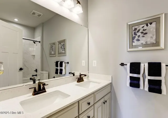 Photo 4 of Single family home for sale at 633 Delia Cir, Navassa, NC 28451 | MLS# 100595469 | Listing updated on 2026-09-20