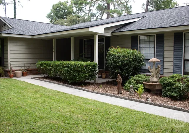 Photo 2 of Single family home for sale at 134 Blue Heron Dr, Savannah, GA 31410 | MLS# SA362046 | Listing updated on 2026-10-09
