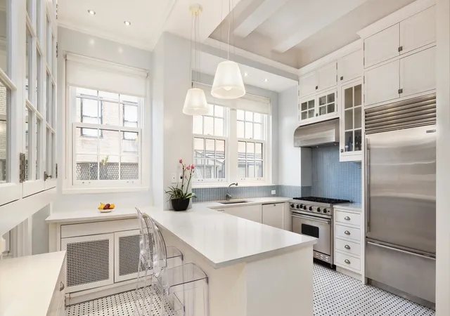 Photo 4 of Sale Pending at 2 E 70Th St #91011B, New York, NY 10021 | MLS# RLS10980797 | Listing updated on 2026-09-24