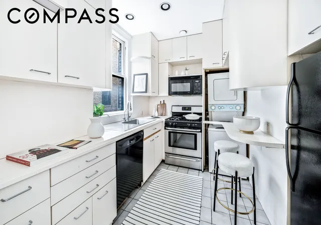 Photo 3 of Condo for sale at 1060 Park Ave #11A, New York City, NY 10128 | MLS# RLS20034893 | Listing updated on 2026-07-31