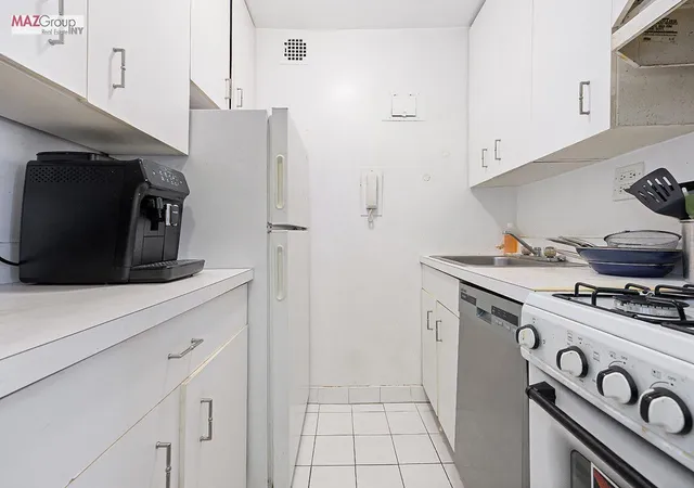 Listing Photo 2 - Condo for sale in building located at 209 E 56Th St, New York City, NY 10022 - Unit #7-K