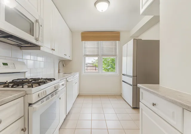 Photo 2 of Sale Pending at 2750 Johnson Ave #7J, Bronx, NY 10463 | MLS# RLS20054538 | Listing updated on 2026-08-18