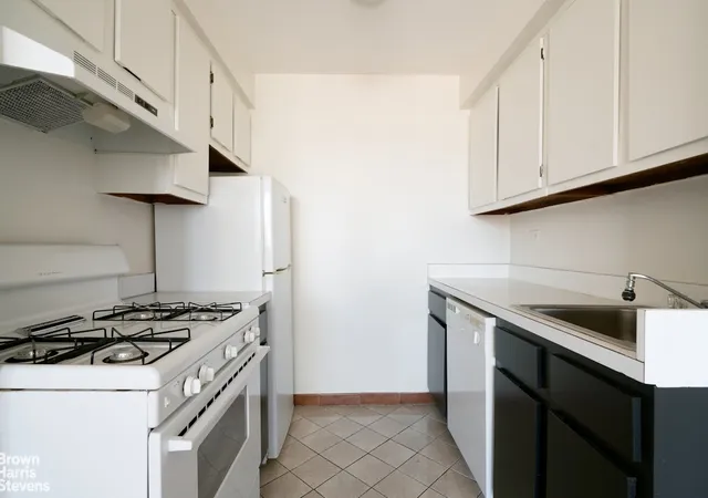 Photo 3 of Sale Pending at 340 E 93Rd St #30A, New York City, NY 10128 | MLS# RLS20059594 | Listing updated on 2026-08-18