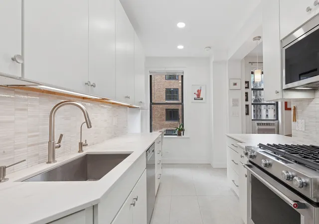 Listing Photo 4 - Condo for sale in building located at 215 W 75Th St, New York City, NY 10023 - Unit #11D