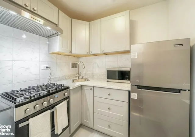 Photo 4 of House for sale at 330 E 49th Street #3L, New York, NY 10017 | MLS# RLS20063640 | Listing updated on 2026-08-26