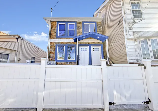 Photo 3 of Sale Pending at 33 Hale Ave, New York City, NY 11208 | MLS# RLS20068752 | Listing updated on 2026-08-24