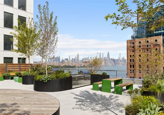 2nd image of 8 S 4Th St, New York City, NY 11249
