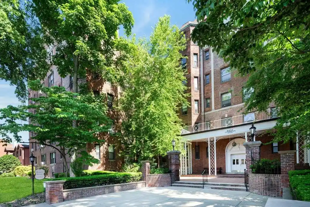 Listing Photo 2 - Condo for sale in The Beverly House located at 84-51 Beverly Rd, New York, NY 11415 - Unit #1A