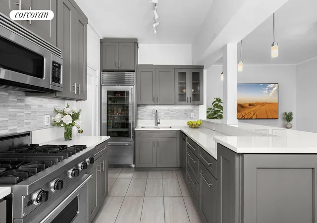 Listing Photo 2 - Condo for sale in building located at 304 W 89Th St, New York City, NY 10024 - Unit #1A