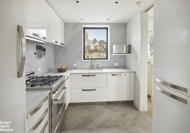 Listing Photo 5 - Condo for sale in building located at 190 E 72Nd St, New York City, NY 10021 - Unit #21B