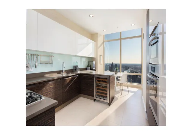 Photo 3 of House for sale at 845 United Nations Plz #82B, New York, NY 10017 | MLS# RLS20079877 | Listing updated on 2026-08-18