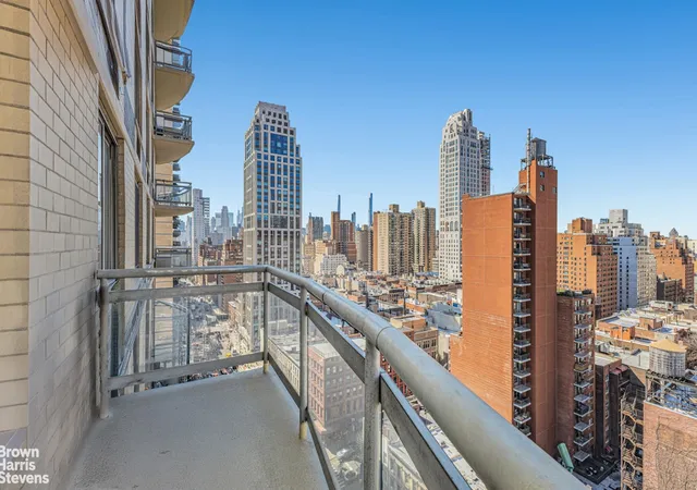 Photo 2 of Sale Pending at 300 E 85th Street #1703, New York, NY 10028 | MLS# RLS20081524 | Listing updated on 2026-08-23