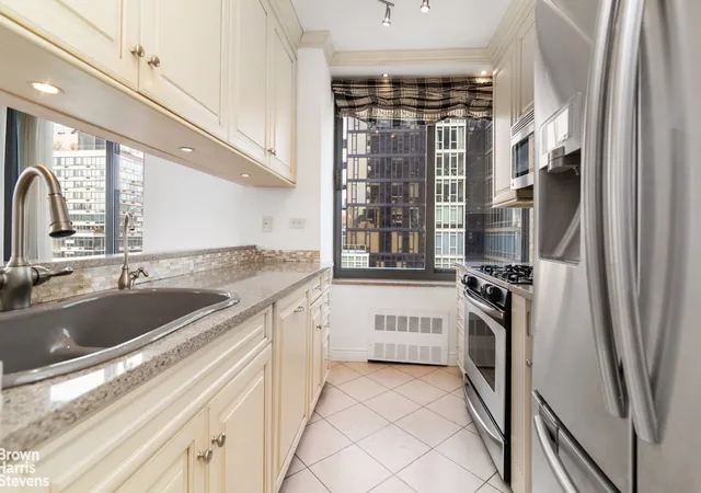 Photo 3 of Sale Pending at 300 E 85th Street #1703, New York, NY 10028 | MLS# RLS20081524 | Listing updated on 2026-08-23