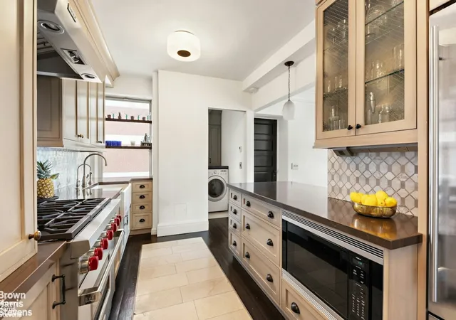 Listing Photo 4 - Condo for sale in building located at 8 E 96Th St, New York City, NY 10128 - Unit #14C