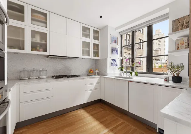 Listing Photo 4 - Condo for sale in building located at 985 Park Ave, New York City, NY 10028 - Unit #10/11