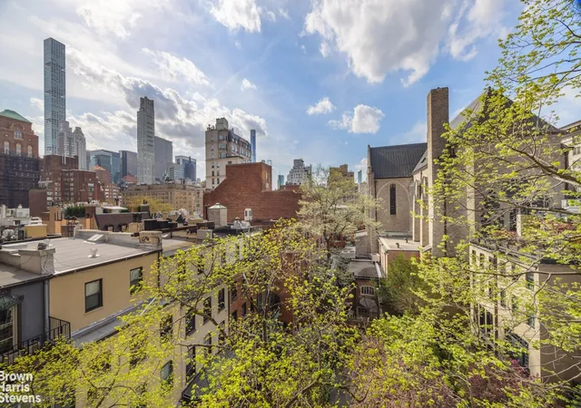 Listing Photo 5 - Condo for sale in building located at 181 E 65Th St, New York City, NY 10065 - Unit #6B