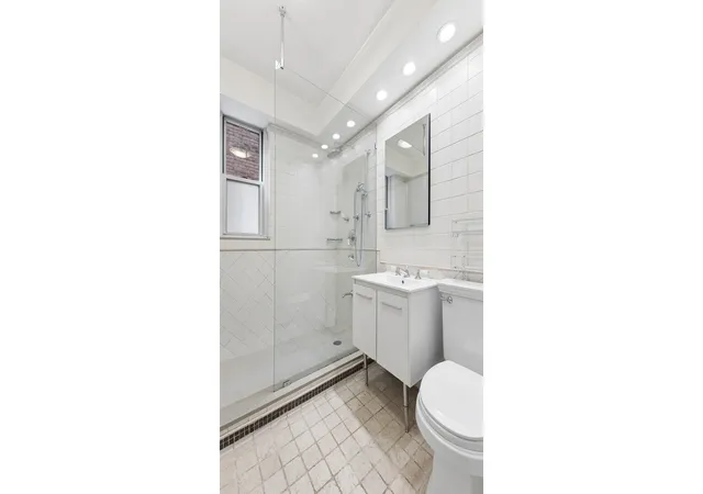 Photo 4 of Sale Pending at 1175 York Ave #8C, New York, NY 10065 | MLS# RLS20087429 | Listing updated on 2026-08-27