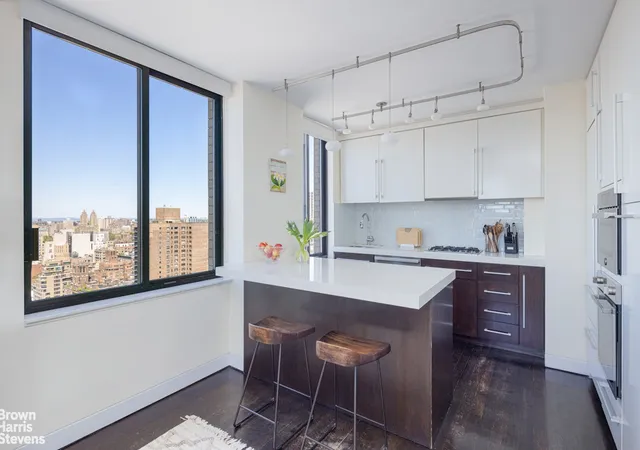 Listing Photo 4 - Condo for sale in building located at 171 E 84Th St, New York City, NY 10028 - Unit #34E