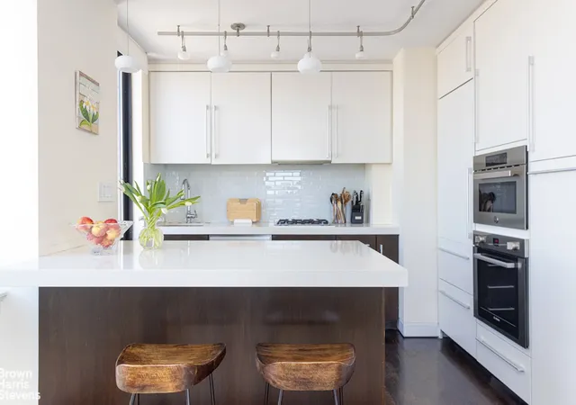 Listing Photo 5 - Condo for sale in building located at 171 E 84Th St, New York City, NY 10028 - Unit #34E