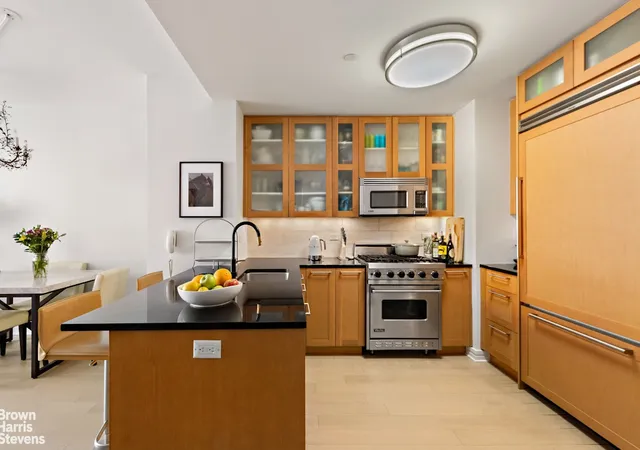 Photo 2 of Sale Pending at 200 W End Ave #6B, New York, NY 10023 | MLS# RLS20091366 | Listing updated on 2026-08-25