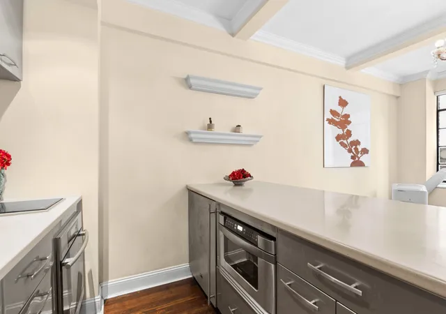 Photo 3 of Sale Pending at 320 E 42nd Street #408, New York, NY 10017 | MLS# RLS20092335 | Listing updated on 2026-08-23
